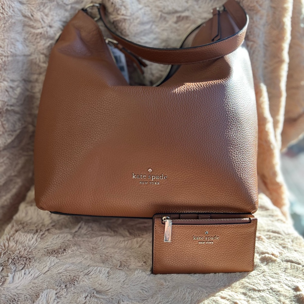 Kate Spade Zippy Shoulder Bag 
Brand New with Tag and Wallet